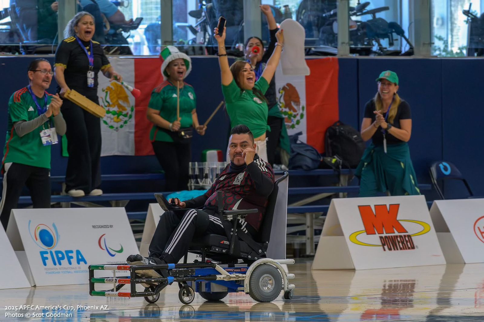 La acción de un partido de Powerchair Football